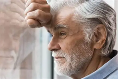 La andropausia, o sea el inicio de la disminución de la hormona Testosterona, empieza alrededor de los 40 años.