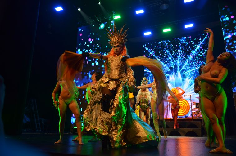 Las candidatas a Reina y Drag Queen ultiman detalles para la gran noche del 14 de marzo. Las candidatas a Reina y Drag Queen ultiman detalles para la gran noche del 14 de marzo.