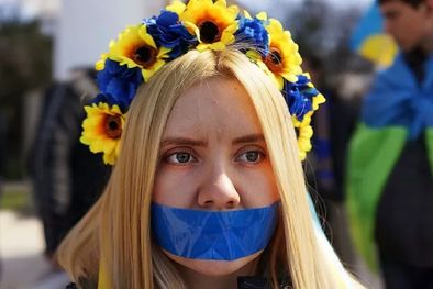 MDZol | Muchos en Crimea se taparon la boca el 13 de marzo de 2014 en protesta a las fuerzas rusas, defendiendo que la península forma parte de Ucrania. Foto: GETTY IMAGES
