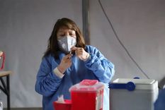 María Elena se jubiló como enfermera, pero la pandemia la llevó a ser voluntaria y ayudar a su comunidad