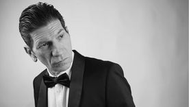 Julio Viera protagoniza la obra Yo quería ser Sinatra. Julio Viera protagoniza la obra Yo quería ser Sinatra.
