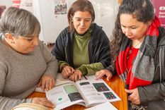 Un equipo de egresadas de Facultad de Ciencias de la Comunicación de la Universidad Nacional de Córdoba (UNC) elaboró un manual de alfabetización digital para adultos mayores. Foto: Unciencia