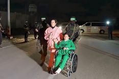 Karina Engelbert fue liberada junto a Mika y Yuval Foto: Captura de video