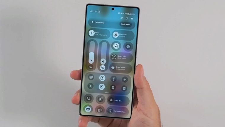 El panel rápido de One UI 8.5 permite modificar los accesos directos con total libertad. El panel rápido de One UI 8.5 permite modificar los accesos directos con total libertad.