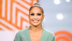 Jennifer Lopez conoce los secretos para ralentizar la aparición de arrugas. Foto: Women s health -  https://hips.hearstapps.com/hmg-prod.s3.amazonaws.com/images/jennifer-lopez-on-monday-may-6-2019-news-photo-1641923546.jpg