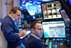 Los bonos soberanos en dólares registran mejoras y las acciones crecen más del 1% en el arranque de la rueda, tras el pago a los bonistas privados. Foto: Bolsa de Valores