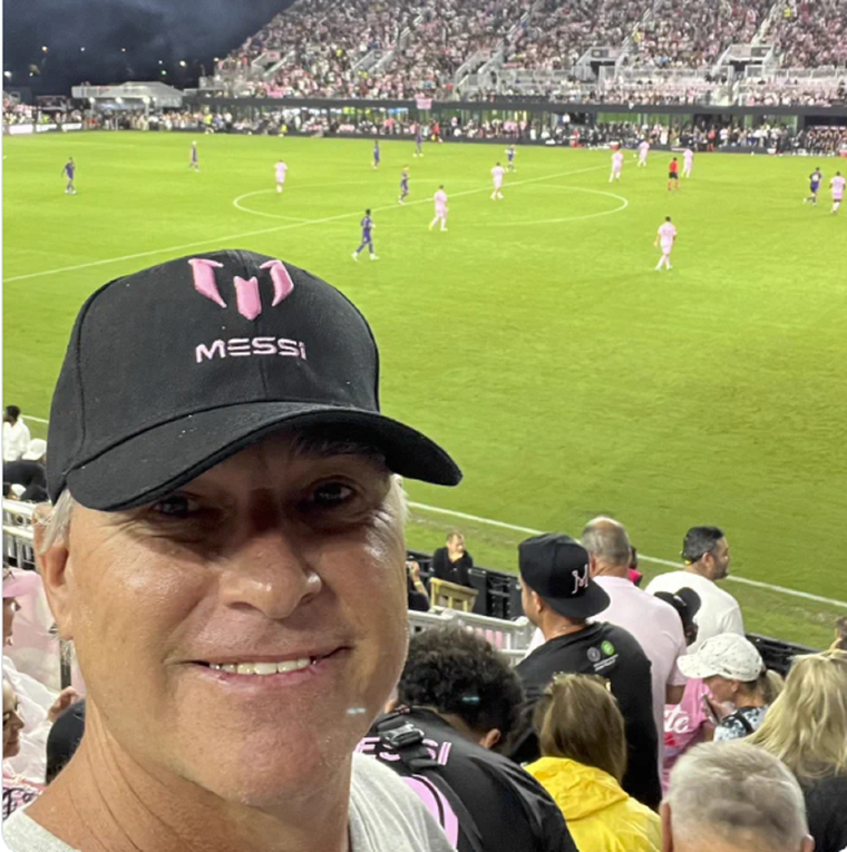 Daniel Puddu viajó con su familia para ver a Messi. Foto: @harrylpg