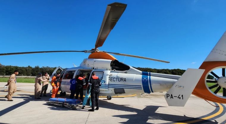 Un helicóptero con un médico a bordo despegó desde la Estación Aérea Mar del Plata. Foto: NA