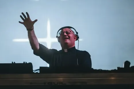 El cura hará una presentación en Plaza de Mayo en homenaje a Francisco. El cura hará una presentación en Plaza de Mayo en homenaje a Francisco.