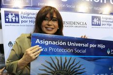 cristina kirchner El anuncio se hará en coincidencia con el aniversario de la puesta en marcha de esta política asistencialista por parte de Cristina Kirchner en 2009. Foto: Wikipedia