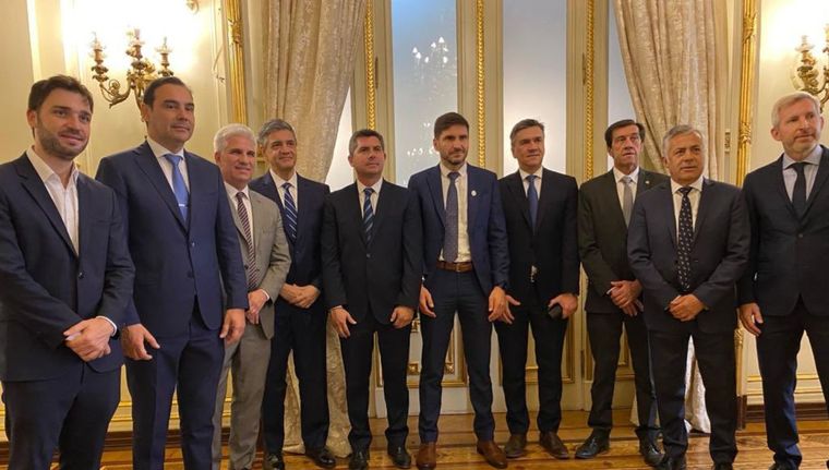 Los gobernadores se reunieron con Javier Milei Foto: X @maxipullaro
