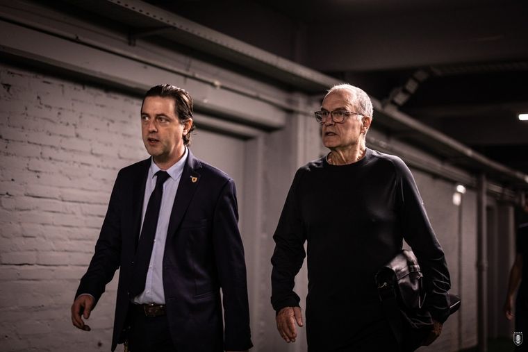 Ignacio Alonso junto a Marcelo Bielsa. Foto: @Uruguay