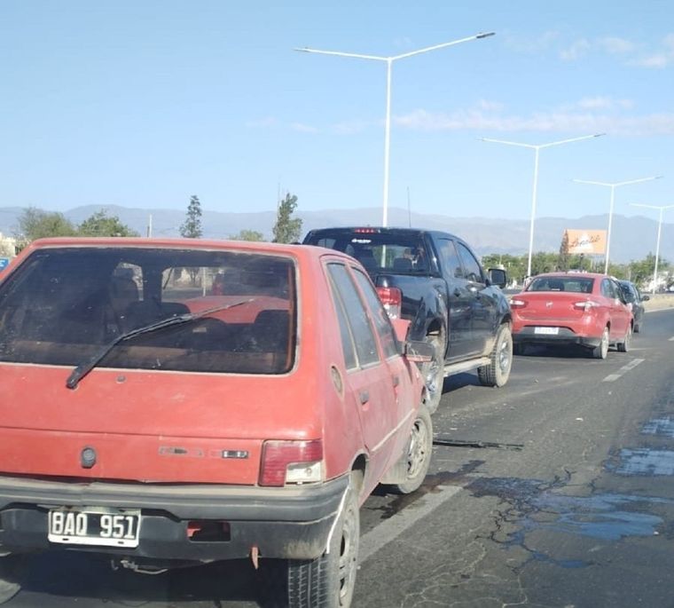 Accidente en cadena Acceso Este Foto: Twitter Matías Pascualetti