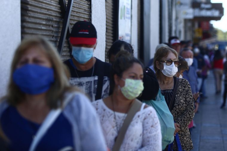 El Ingreso Familiar de Emergencia seguiría, pero para menos beneficiarios y en algunas provincias