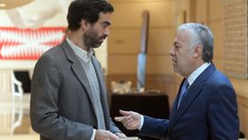 El ministro de Hacienda, Víctor Fayad, junto al gobernador Alfredo Cornejo.&nbsp;