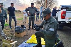 Más de 172 kilos de cocaína que eran trasladados hacia Corrientes fueron secuestrados por Gendarmería Nacional a la altura de Chaco. Más de 172 kilos de cocaína que eran trasladados hacia Corrientes fueron secuestrados por Gendarmería Nacional a la altura de Chaco.