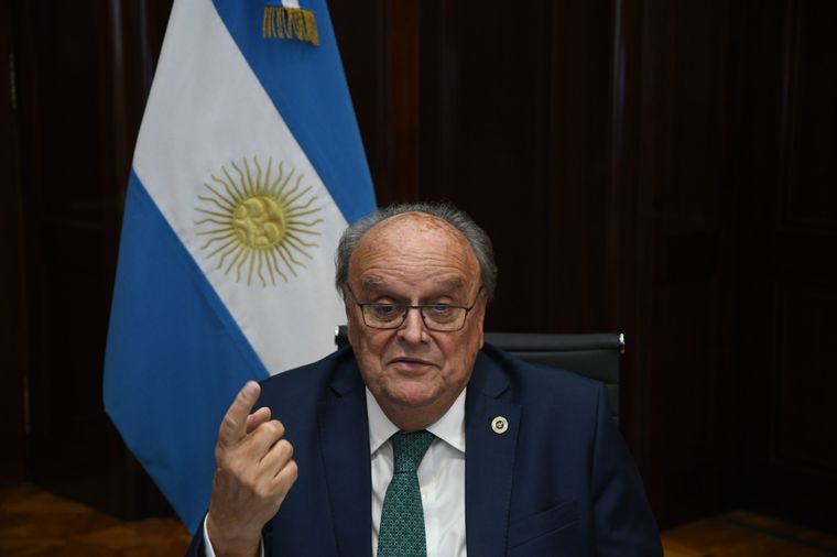 “Es muy profunda la crisis, hay que hacerse cargo dijo De Mendiguren Foto: Telam