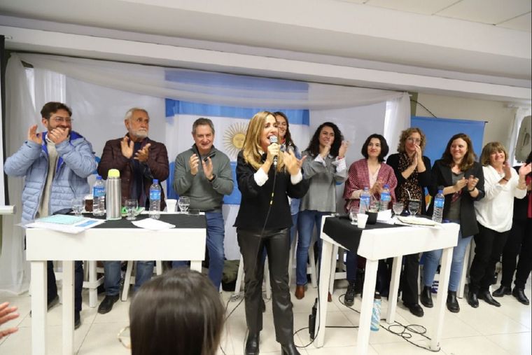 La diputada nacional encabezó un acto en el Sur mendocino con dirigentes peronistas. Foto: Twitter (@VTolozaPaz)