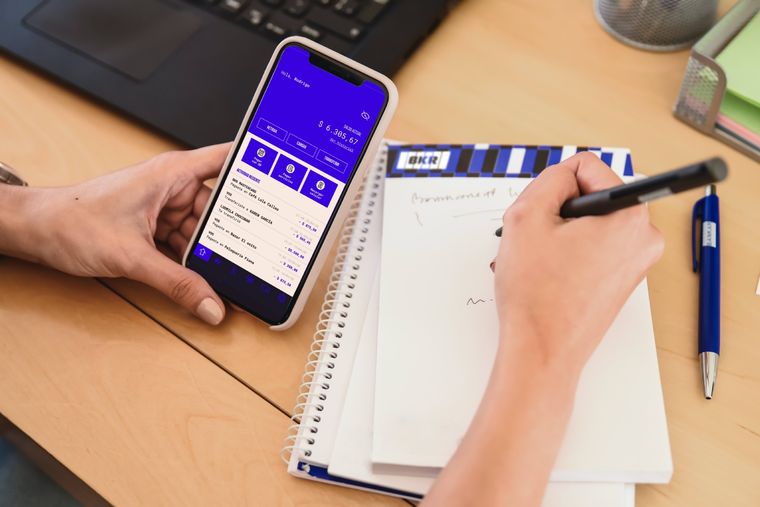 Pagar con el celu: una tendencia actual. Foto: BKR App
