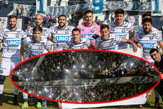 repudiable: la barra de independiente rivadavia apreto a los jugadores en el vestuario repudiable: la barra de independiente rivadavia apreto a los jugadores en el vestuario