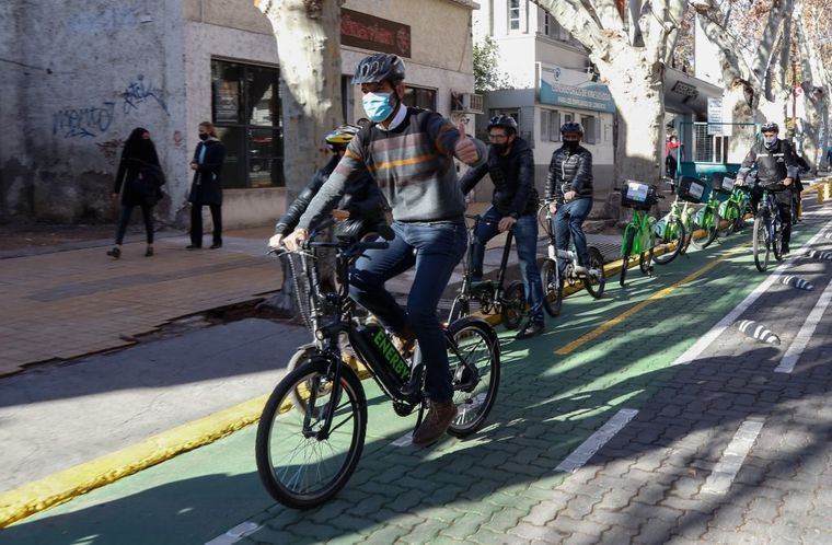El intendente Ulpiano Suarez inauguró esta semana un tramo de la ciclovía de Capital. Foto: Municipalidad de Mendoza