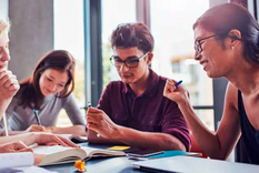 En un escenario complejo a nivel de actividad económica, los datos oficiales indican que la brecha salarial entre hombres y mujeres se mantiene bastante amplia. &nbsp;