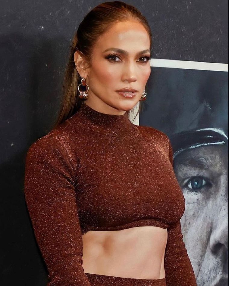 La jugada elección de calzado de Jennifer López para el día del estreno de “Last Duel“ Foto: Instagram