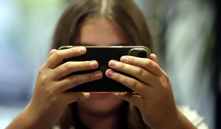 La inteligencia artificial puede perjudicar la experiencia virtual de los menores de edad. Foto Efe La inteligencia artificial puede perjudicar la experiencia virtual de los menores de edad. Foto Efe