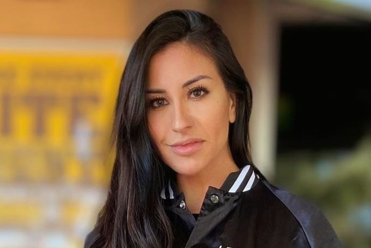 Beatriz Solís encendió las redes con un vestido negro de encajes.