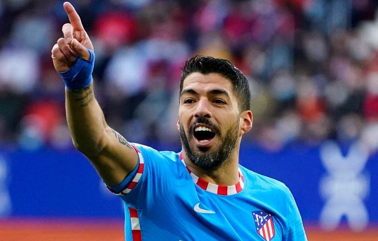 Luis Suárez El delantero podría jugar en Vélez después de un llamado de Godín.