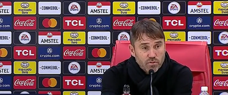 Con dolor y tristeza, el DT habló tras la eliminación de su equipo.