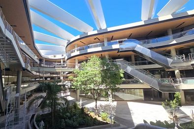 MDZol | El shopping de Villa Carlos Paz tendrá tres pisos y casi 100 locales comerciales, tres salas de teatro y cines, una radio, ingreso por la Peatonal y salida hacia la costanera del lago San Roque. Foto: Luis Tórtolo