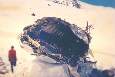 Parte del fuselaje del avión que sirvió como refugio de montaña para los sobrevivientes. Foto gentileza: Libro Tenía que sobrevivir, Editorial Planeta. Foto: Foto gentileza: Libro Tenía que sobrevivir, Editorial Planeta.