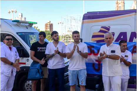 En la protesta se encontraban enfermeros, paramédicos, compañeros y familiares Foto: X