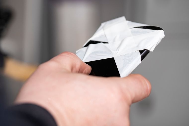 El celular es uno de los objetivos favoritos para el acceso remoto no autorizado de un espía. El celular es uno de los objetivos favoritos para el acceso remoto no autorizado de un espía.