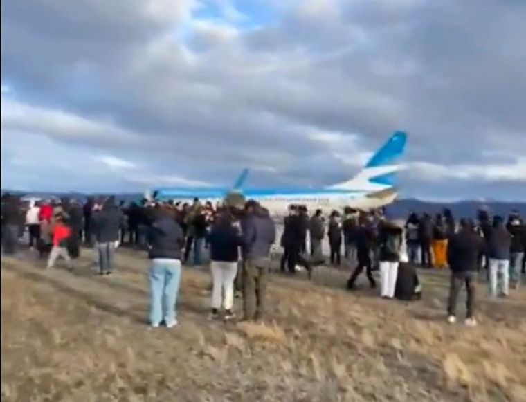 un vuelo de Aerolíneas Argentinas tuvo que ser evacuado por una amenaza de bomba