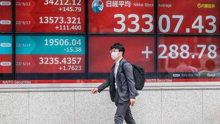 La bolsa japonesa marcó un récord en 30 años. Foto: GETTY IMAGES