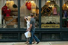 Kansas City tiene tiendas de antigüedades como Good Ju Ju, como también mchos comercios con ropa vintage.