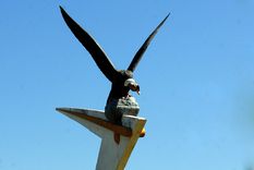 Marcelino Iglesias dijo que llamará a concurso para la restauración del monumento al Cóndor. Foto: ALF PONCE / MDZ