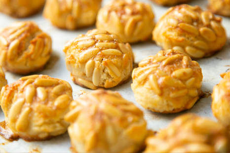 prepara esta receta de panellets catalanes: los dulces de almendras mas deliciosos prepara esta receta de panellets catalanes: los dulces de almendras mas deliciosos