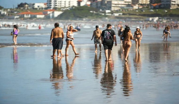 La playa sigue atrayendo a millones de argentinos que buscan vacacionar Foto: Administración Punta Mogotes