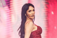 La Joaqui deslumbró en rojo y con botas acordonadas.