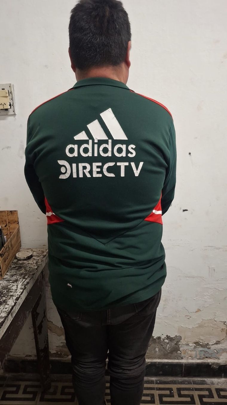El hombre fue detnido cuando se encontraba cobrando estacionamiento en un plaza de Maipú. El hombre fue detnido cuando se encontraba cobrando estacionamiento en un plaza de Maipú.