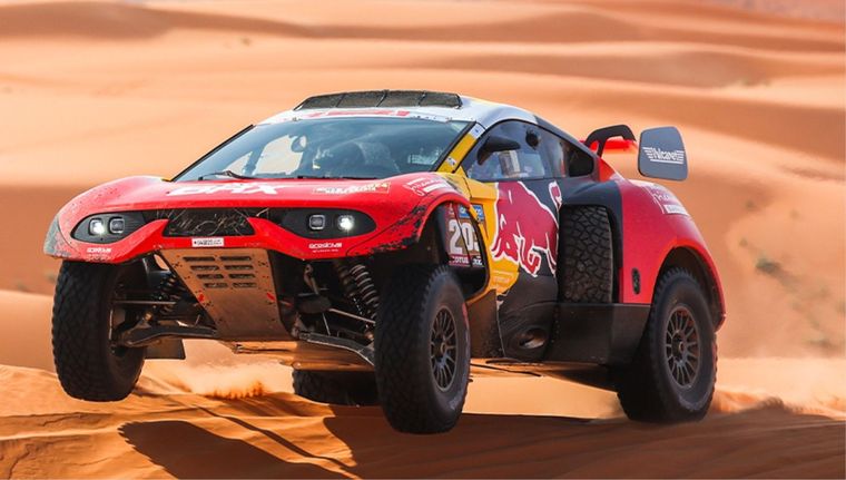 Loeb consigue descontar, pero Sainz se mantiene bien arriba. Foto: @dakar