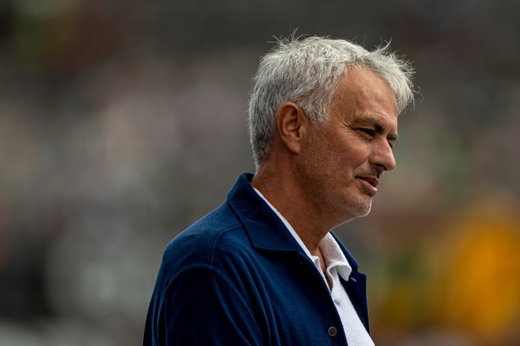 Aseguran que Florentino Pérez tuvo una videollamada con José Mourinho, el principal candidato a DT del Real Madrid. Aseguran que Florentino Pérez tuvo una videollamada con José Mourinho, el principal candidato a DT del Real Madrid.