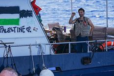 La Media Luna Roja Turca entregó alimentos y asistencia médica a los barcos de la flotilla, compuesta por 50 personas, que continúan su viaje por el Mediterráneo en la zona entre Creta, la isla de Chipre y Egipto.