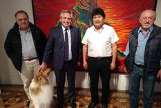 Sin barbijo ni distanciamiento, Alberto Fernández festejó con Evo Morales el triunfo del MAS en Bolivia