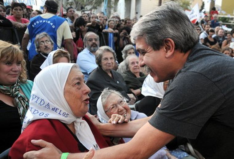 El Gobierno en pleno apoyo a las Madres. Foto: NA