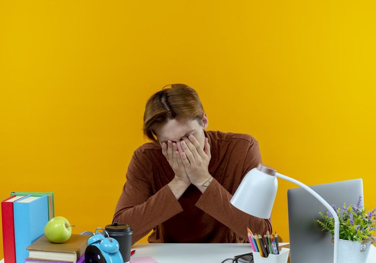 Sentirse sin energía, irritable o desmotivado durante algunos días no equivale necesariamente a un trastorno del estado de ánimo. Sentirse sin energía, irritable o desmotivado durante algunos días no equivale necesariamente a un trastorno del estado de ánimo.