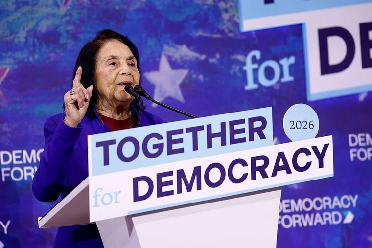 Dolores Huerta es una de las mujeres que ha roto el silencio.